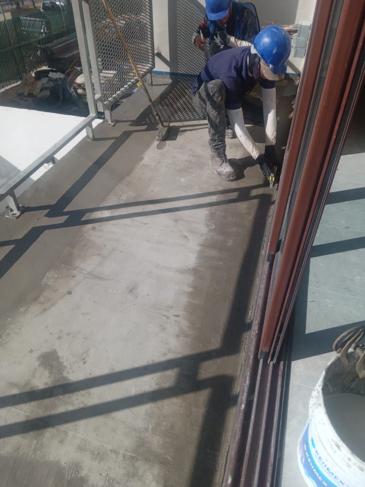 Impermeabilizante de alta calidad aplicado en techo, evita filtraciones y humedad