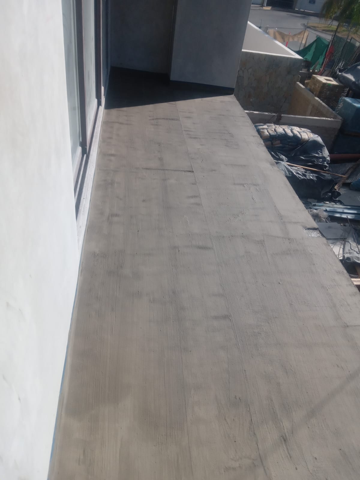 Impermeabilizante de alta calidad aplicado en techo, evita filtraciones y humedad